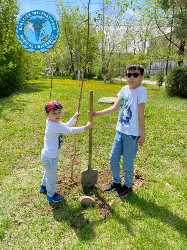 Дети сотрудников ЕММУ приняли участие в акции «Наш лес. Посади свое дерево»