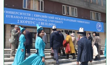 The grand opening of the Department of Traditional Music Art.