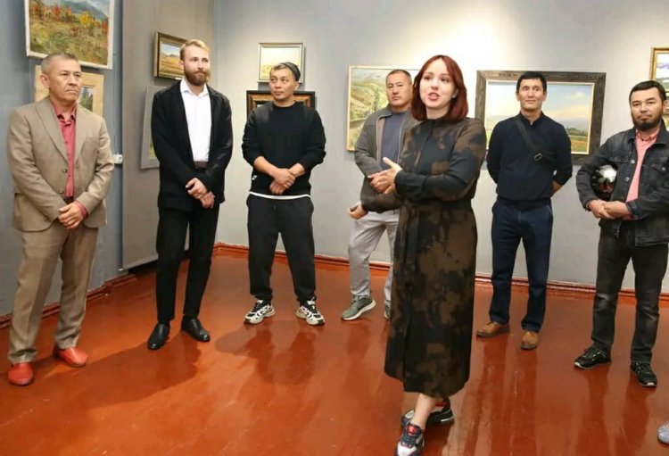 Students and teachers of Eurasian International University are inspired by the exhibition of art