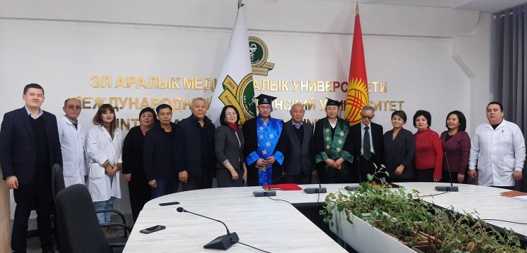 Почетное звание Профессора для Хань Веньпэня за вклад в кыргызско-китайское сотрудничество в сфере образования и науки