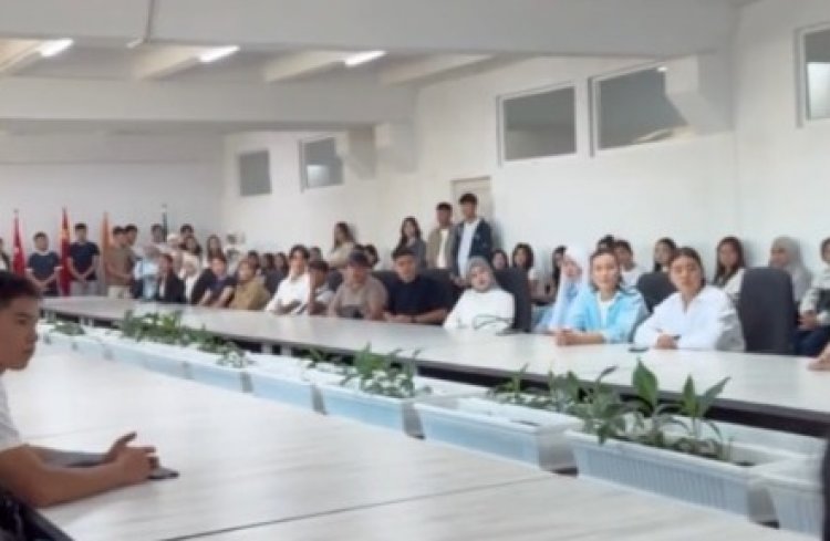 1-курстун студенттерин тосуу аземи