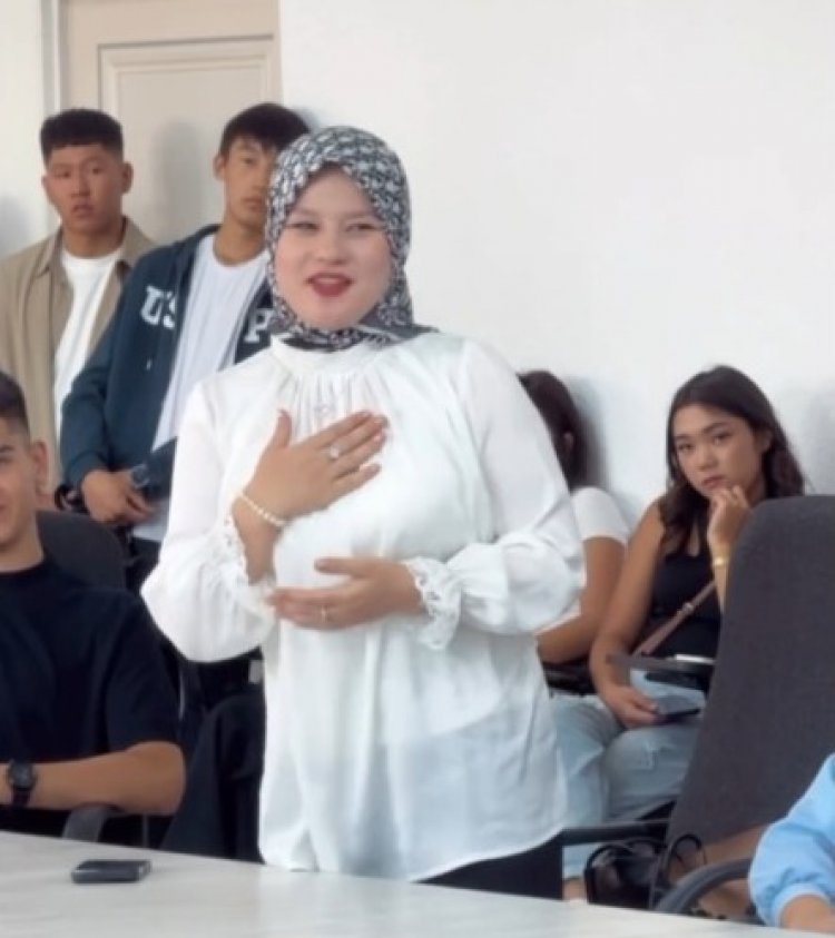 1-курстун студенттерин тосуу аземи